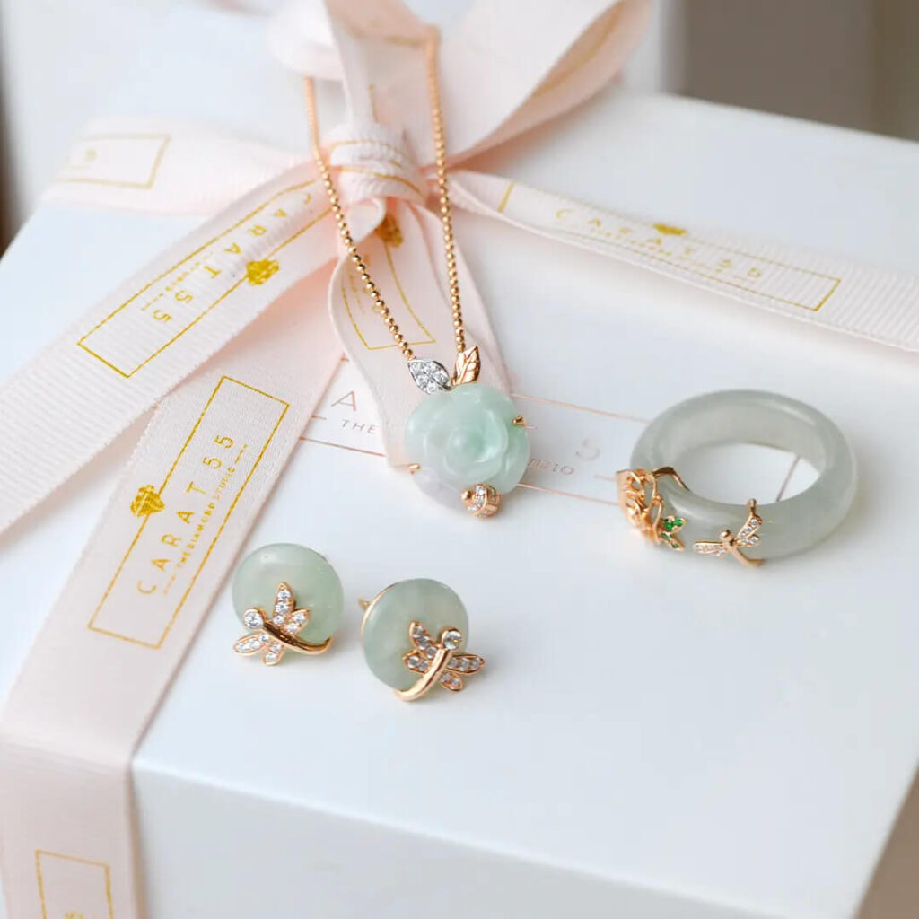 Carat 55 pale jade and rose-gold Si Dian Jin set